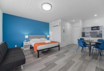 The Mariner Suites #42 has Balcony rooms