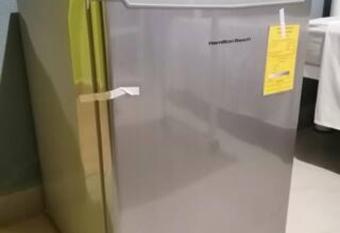 sun 1 allows 18 year olds to book a room