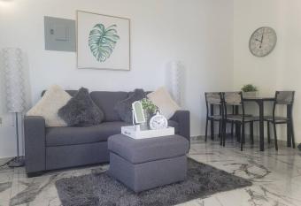 El atardecer de la monta  a apartamento #1 allows 18 year olds to book a room