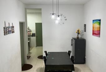 Izwana Muslim Homestay has Balcony rooms