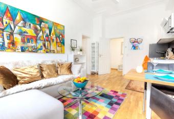 Altbaucharme in der Stadtmitte allows 18 year olds to book a room