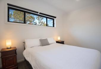 Batemans Bay Delight - Pet Friendly has Balcony rooms