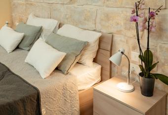 Authentic designer old house allows 18 year olds to book a room