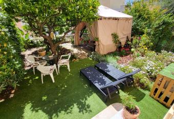 Super Flat, Garden. Bnbrickeys has Balcony rooms