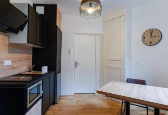 Chambres H  tel Brasserie de l Ouest allows 18 year olds to book a room