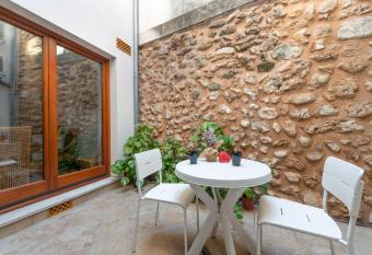 Can Pu  a -Sa Pobla- has Balcony rooms