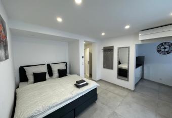 S-AP Daily Room Stuttgart allows 18 year olds to book a room