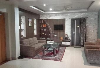 EXECUTIVES INN has Balcony rooms