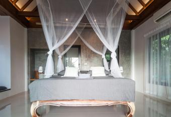 Deep Dream Chalet has Balcony rooms