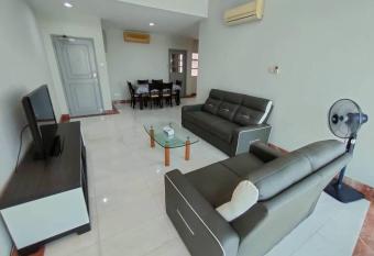 Kuching City 3Bedrooms Apartment has Balcony rooms