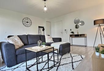 L   L  GANT - ED IZISMA has Balcony rooms