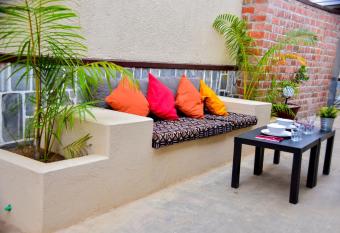 Cosi room in calm neighborhood 2 allows 18 year olds to book a room