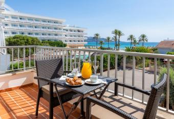 Roses 16 has Balcony rooms