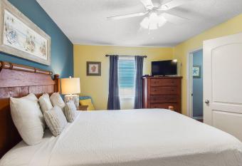 Lazy Palm Panama City Beach Free New 2023 Golf Cart! Across street From Beach! has rooms with a private hot tub