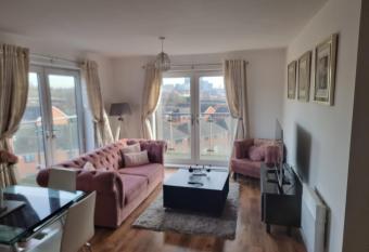 Captivating 2-Bed Apartment in Salford Manchester has Balcony rooms