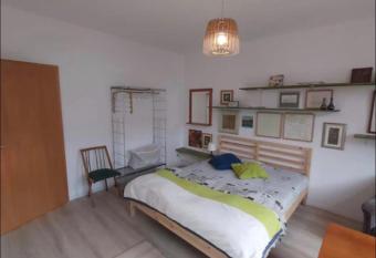 3 Raum Apartment allows 18 year olds to book a room