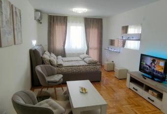 Apartman Ema has Balcony rooms