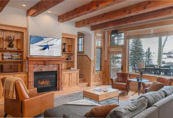 VALUE! 2 Ski Passes Included! 3Bd, 3Ba - Sleeps 10 has Balcony rooms