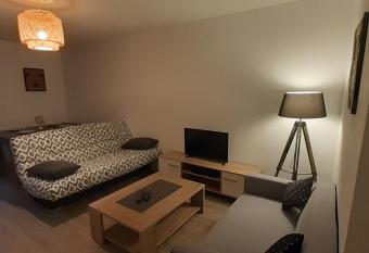 Sandy s 2 beds apartment Calme Parking Tramway has Balcony rooms