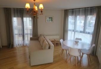 Apartamento Calle San Isidro 1  A allows 18 year olds to book a room