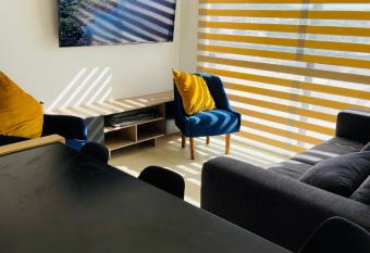 Nuevo departamento a solo 3 min de la playa con todos los servicios has Balcony rooms