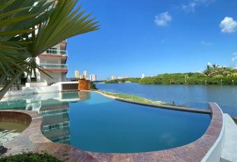 3014c habitaci  n Pacifika      Tranquila habitaci  n hotelera! allows 18 year olds to book a room