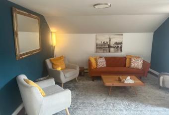 1br Central Ave Private Luxury allows 18 year olds to book a room