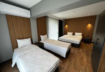 Bademi Room has rooms with a private hot tub