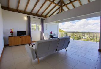 Nouveaut  ! Cl   en Main- Paradis Tropicale - Grand appart F3, magnifique vue imprenable sur baie allows 18 year olds to book a room