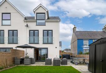 Silver Strand has Balcony rooms
