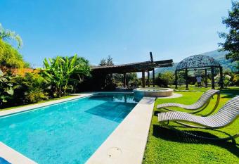 La Casa del Lago has Balcony rooms