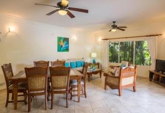 Villasdonjulian allows 18 year olds to book a room