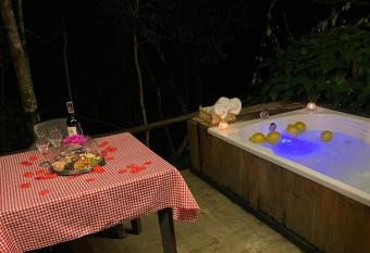 Glamping Para  so Jr has Smoking/Balcony rooms