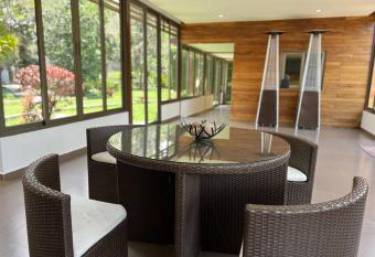 Espectacular y moderna casa del Volc  n. has Balcony rooms