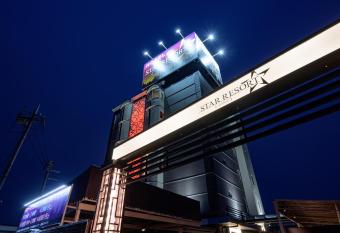 HOTEL STAR RESORT aroma allows 18 year olds to book a room