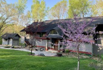 Minnetonka Home   Secluded and Peaceful has Balcony rooms