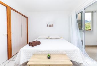 Sweet Orchidees Apt in Papeete wPool has Balcony rooms