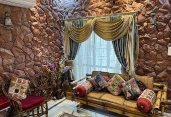 Colonel s Abode has Balcony rooms