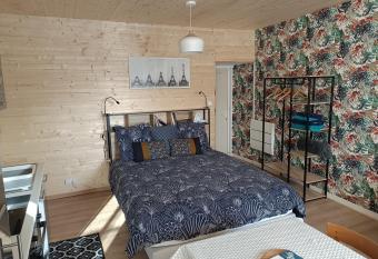 Charmant studio proche canal. allows 18 year olds to book a room