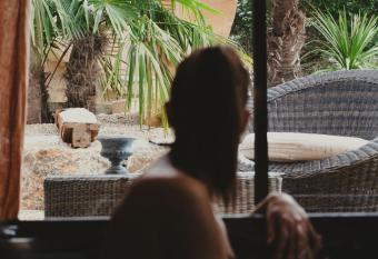 Le Patio de Peggy allows 18 year olds to book a room