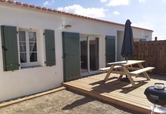 Maison neuve au calme proche centre-ville et plages allows 18 year olds to book a room