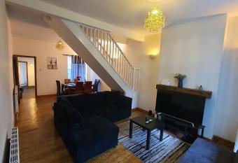 Spacious 2 Bedroom Home in Birmingham has Balcony rooms