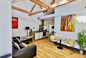 FLAT 2 TRENCROM COURT ST IVES allows 18 year olds to book a room