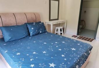 Eng Ban Hin guesthouse has rooms with a private hot tub