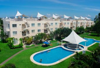 Catana N12 allows 18 year olds to book a room