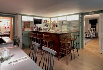 Blue Bear Inn has Balcony rooms