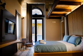 Leo s Houses has Balcony rooms