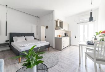 Elegant Fully Equipped Apartment near City Centre has Balcony rooms