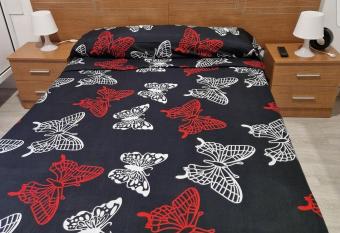 PENSION ZEUS allows 18 year olds to book a room