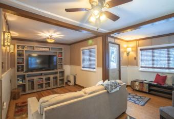 The Cub Cottage in North Pole AK allows 18 year olds to book a room